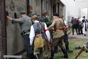 Inscenizacja historyczna i koncert patriotyczny podsumowały wieluńskie uroczystości związane z 80. rocznicą wybuchu Powstania Warszawskiego